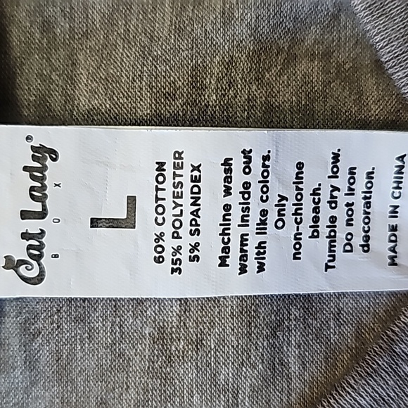 Cat lady gray short sleeve Tee shirt. Size large. TOTALLY CATS - Picture 3 of 4